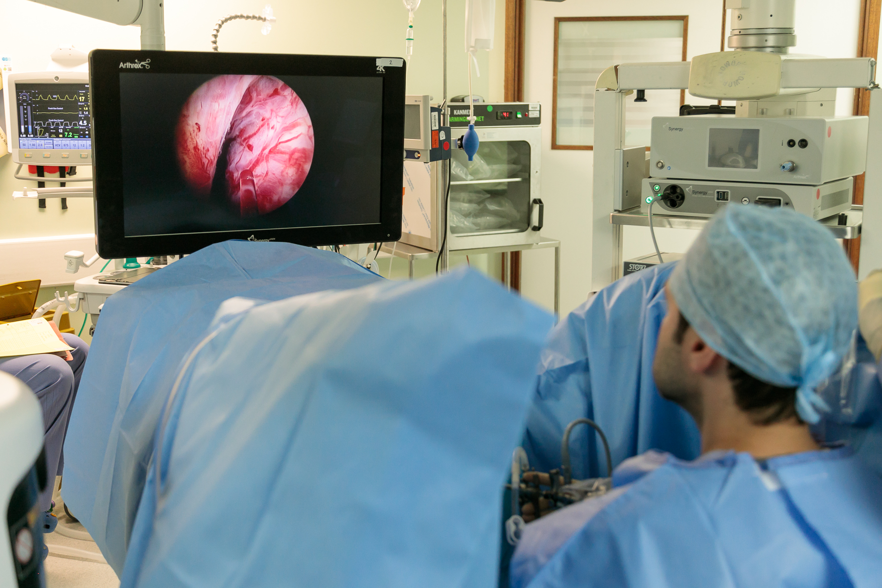 Dr Hadjipavlou performing HoLEP surgery